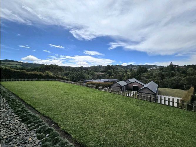 Casa de 3 alcobas en venta en Las Palmas, Envigado, 420 m² · foto 13 de 24
