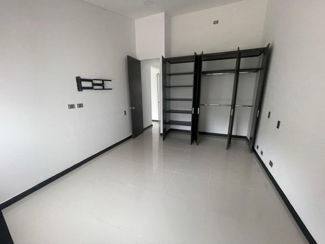 Casa de 4 alcobas en venta en El Castillo, Jamundí, 344 m² · foto 7 de 19