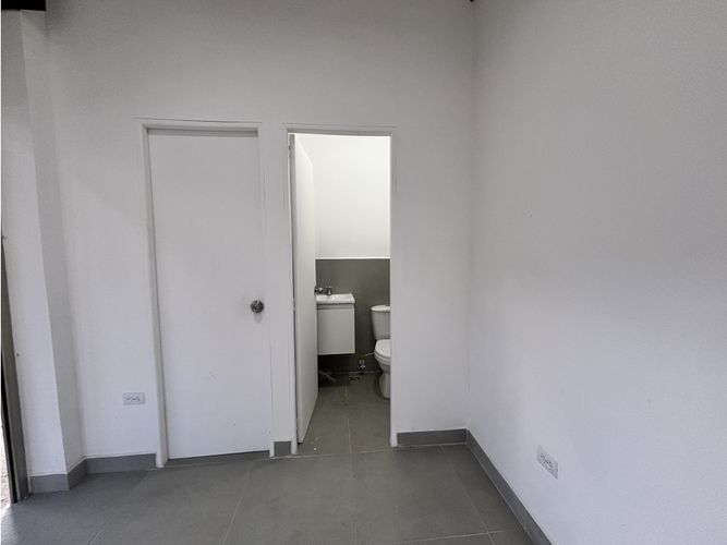 Local en arriendo en Colombia, Medellín, 15 m² · foto 4 de 5
