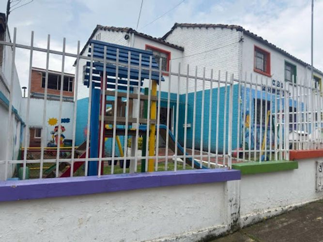 Casa de 13 alcobas en arriendo en La Floresta, Zipaquirá, 530 m² · foto 2 de 7