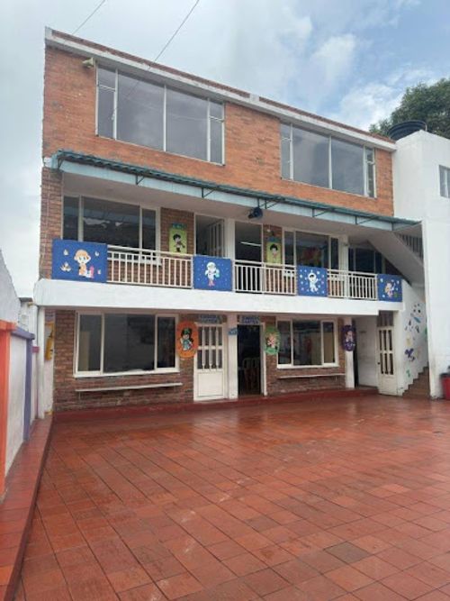 Casa de 13 alcobas en arriendo en La Floresta, Zipaquirá, 530 m² · foto 3 de 7
