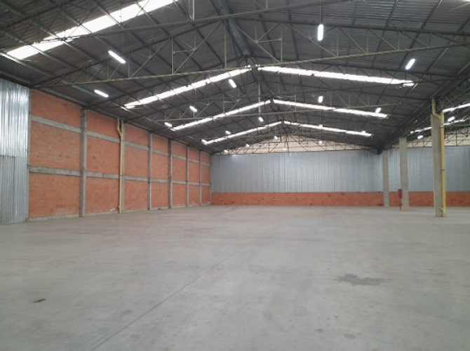Bodega en arriendo en La Magnolia, Madrid, 2050 m² · foto 3 de 4