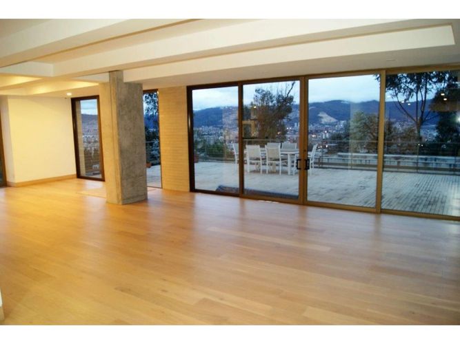 Apartamento de 3 alcobas en venta en Cerros De Suba, Bogotá, 255 m² · foto 2 de 24