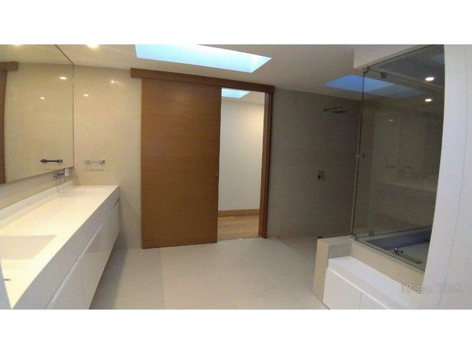 Apartamento de 3 alcobas en venta en Cerros De Suba, Bogotá, 255 m² · foto 18 de 24