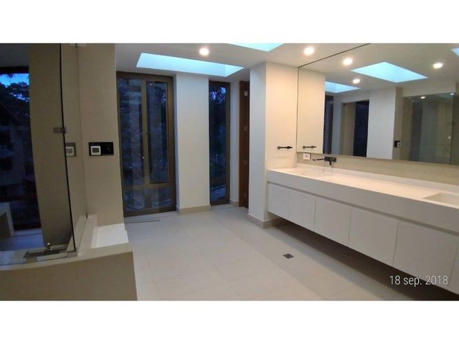Apartamento de 3 alcobas en venta en Cerros De Suba, Bogotá, 255 m² · foto 19 de 24