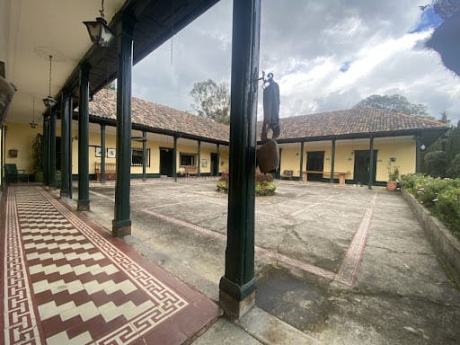 Casa de 10 alcobas en arriendo en Paso Real, La Calera, 1000 m² · foto 2 de 23