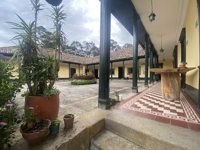 Casa de 10 alcobas en arriendo en Paso Real, La Calera, 1000 m² · foto 3 de 23