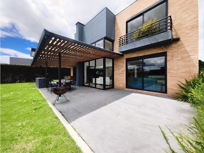 Casa de 4 alcobas en venta en San Jacinto, Chía, 382 m² · foto 3 de 24
