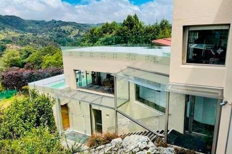 Casa de 5 alcobas en arriendo en Paso Real, La Calera, 475 m² · foto 2 de 13
