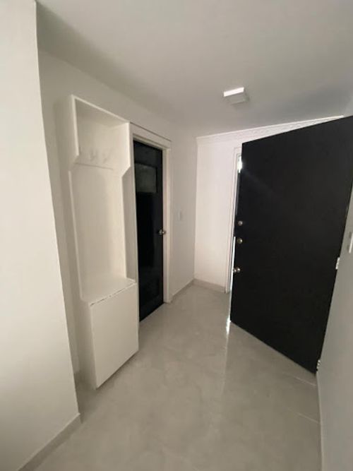 Apartaestudio en venta en Lago Gaitan, Bogotá, 46 m² · foto 3 de 13