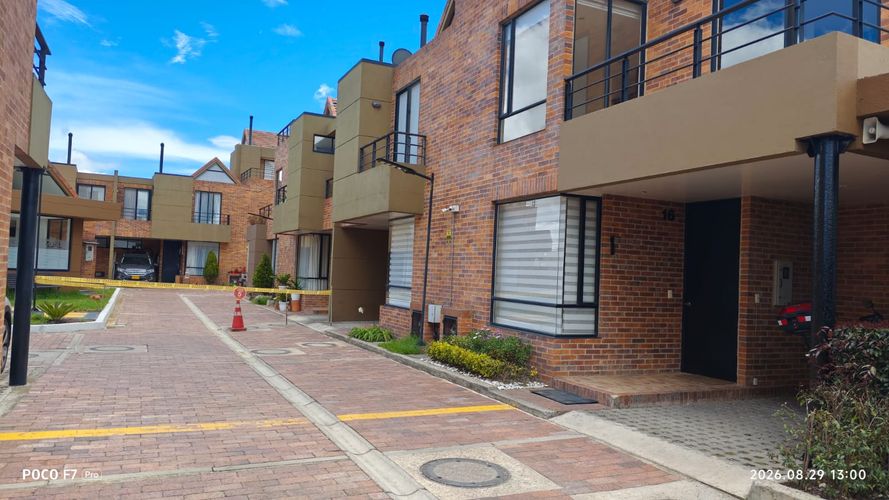 Casa de 3 alcobas en venta en Cota, 98 m² · foto 2 de 13