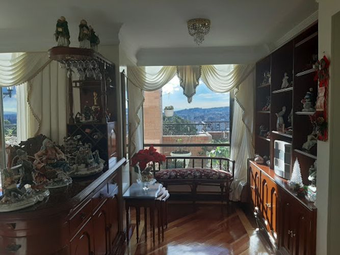 Apartamento de 3 alcobas en venta en Bosque De Pinos, Bogotá, 307 m² · foto 3 de 24