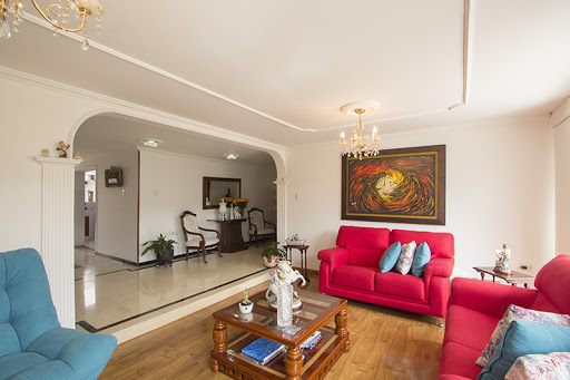 Casa en venta en Pontevedra, Bogotá · foto 3 de 21