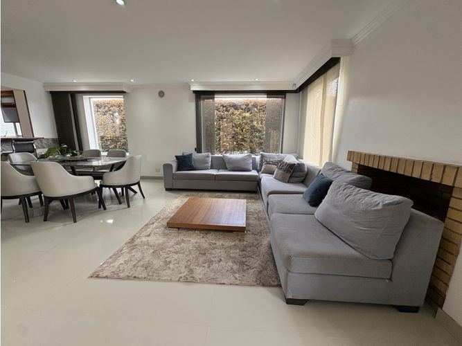 Casa de 3 alcobas en venta en Capellania, Cajicá, 320 m² · foto 2 de 24