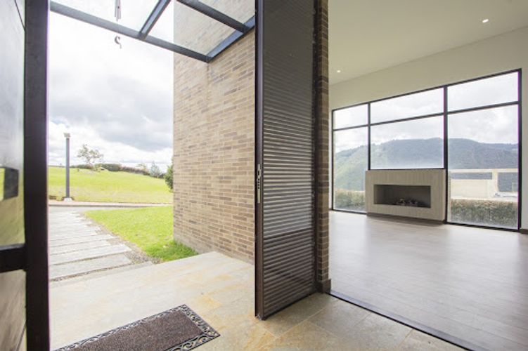 Casa de 4 alcobas en venta en La Plazuela, La Calera, 278 m² · foto 2 de 24