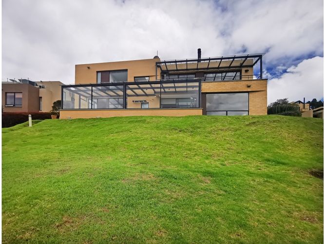 Casa de 3 alcobas en venta en Arboretto, La Calera, 361 m² · foto 2 de 24