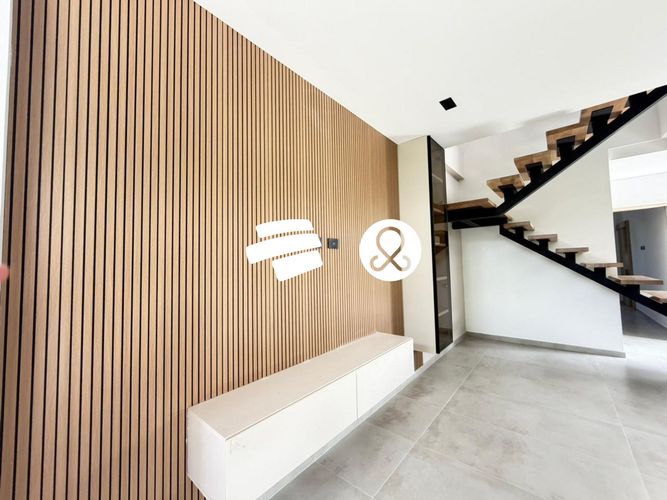 Casa de 3 alcobas en venta en Zona Franca, Rionegro, 185 m² · foto 2 de 15