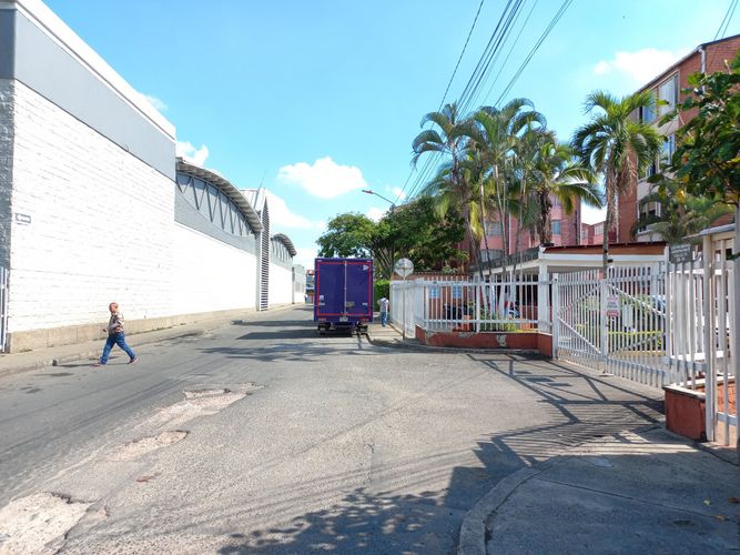 Apartamento de 3 alcobas en venta en Picaleña Y Mirolindo, Ibagué, 62 m² · foto 2 de 24
