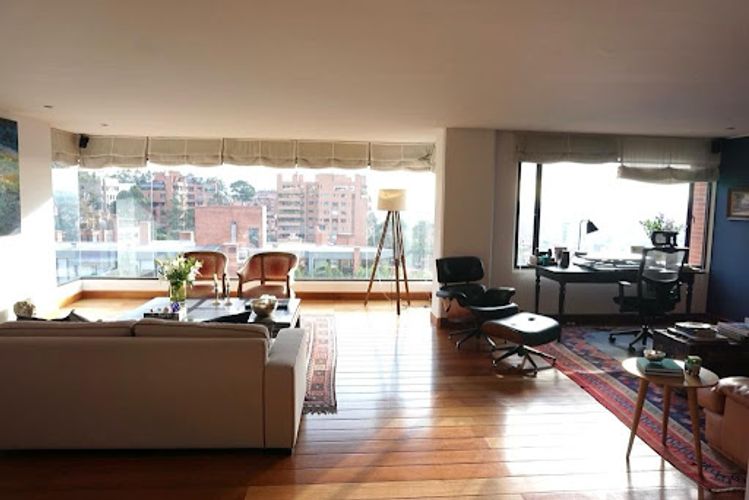Apartamento de 3 alcobas en venta en Los Rosales, Bogotá, 283 m² · foto 2 de 20