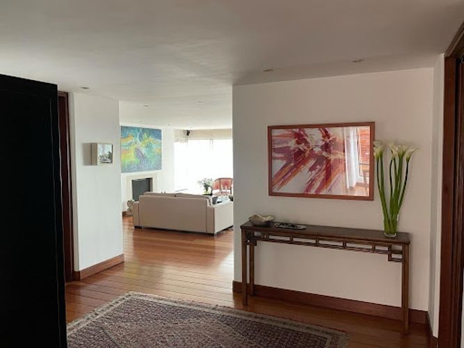 Apartamento de 3 alcobas en venta en Los Rosales, Bogotá, 283 m² · foto 11 de 20