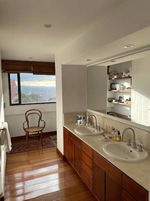 Apartamento de 3 alcobas en venta en Los Rosales, Bogotá, 283 m² · foto 14 de 20