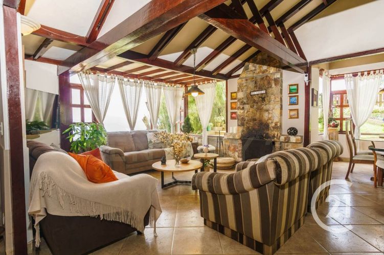 Casa de 5 alcobas en venta en Las Palmas, Medellín, 241 m² · foto 4 de 20