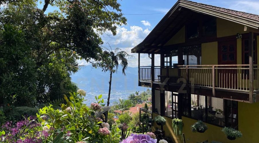 Casa de 5 alcobas en venta en Las Palmas, Medellín, 241 m² · foto 19 de 20