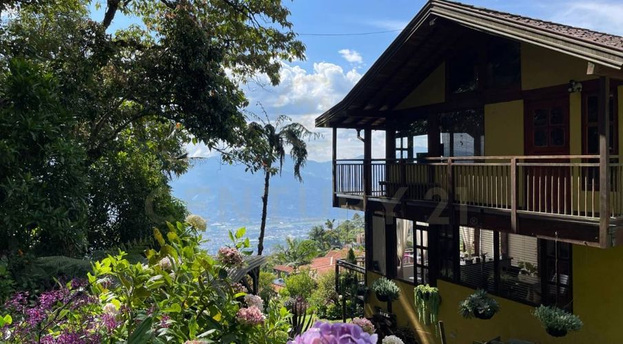 Casa de 5 alcobas en venta en Las Palmas, Medellín, 241 m² · foto 4 de 19