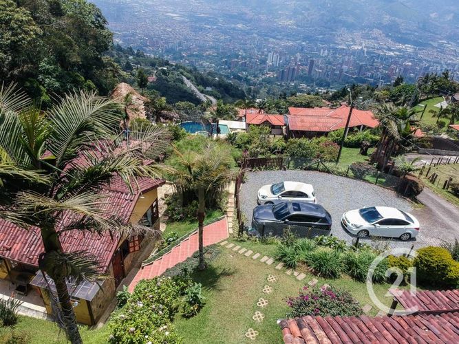 Casa de 5 alcobas en venta en Las Palmas, Medellín, 241 m² · foto 6 de 19