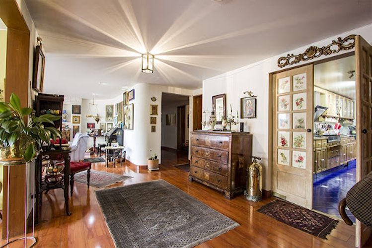 Apartamento de 3 alcobas en venta en Los Rosales, Bogotá, 243 m² · foto 3 de 24