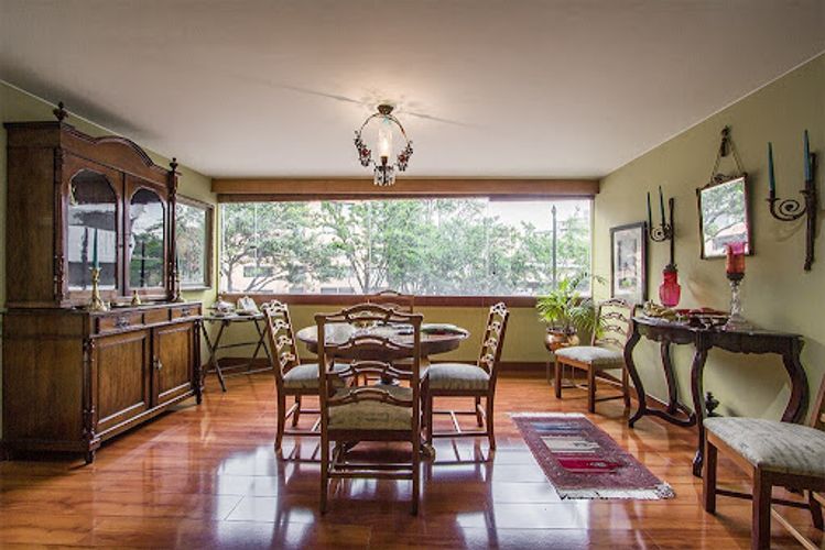 Apartamento de 3 alcobas en venta en Los Rosales, Bogotá, 243 m² · foto 5 de 24