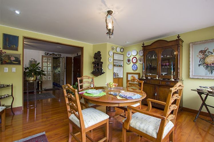 Apartamento de 3 alcobas en venta en Los Rosales, Bogotá, 243 m² · foto 7 de 24