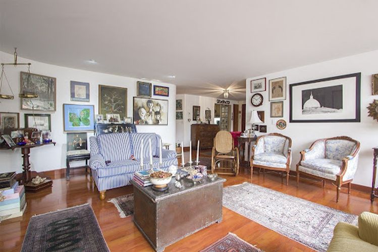 Apartamento de 3 alcobas en venta en Los Rosales, Bogotá, 243 m² · foto 11 de 24