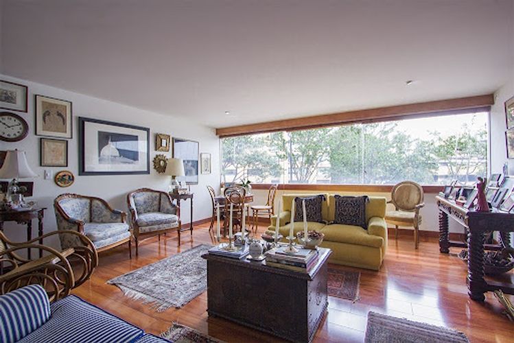 Apartamento de 3 alcobas en venta en Los Rosales, Bogotá, 243 m² · foto 12 de 24