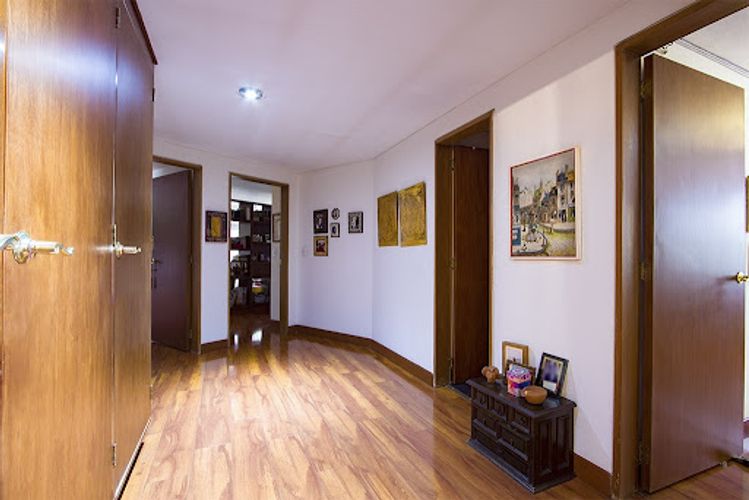 Apartamento de 3 alcobas en venta en Los Rosales, Bogotá, 243 m² · foto 16 de 24