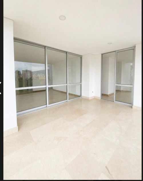 Apartamento de 2 alcobas en venta en Santa Rita, Cali, 224 m² · foto 2 de 21