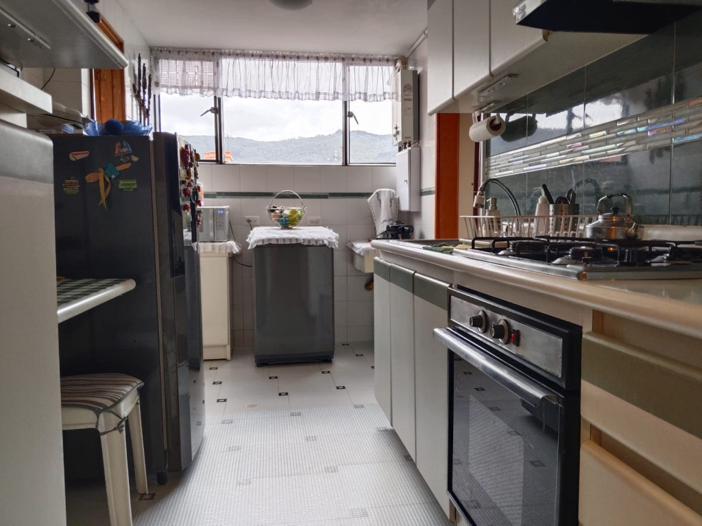 Apartamento en venta en Cedritos, Bogotá · foto 8 de 18
