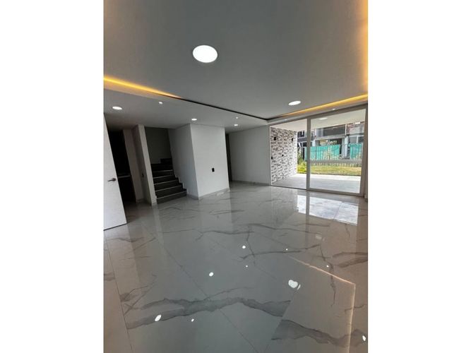 Casa de 4 alcobas en venta en El Castillo, Jamundí, 137 m² · foto 2 de 24