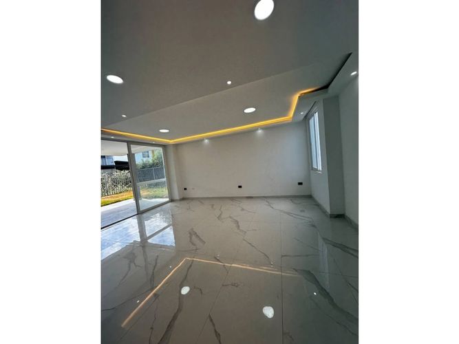 Casa de 4 alcobas en venta en El Castillo, Jamundí, 137 m² · foto 4 de 24