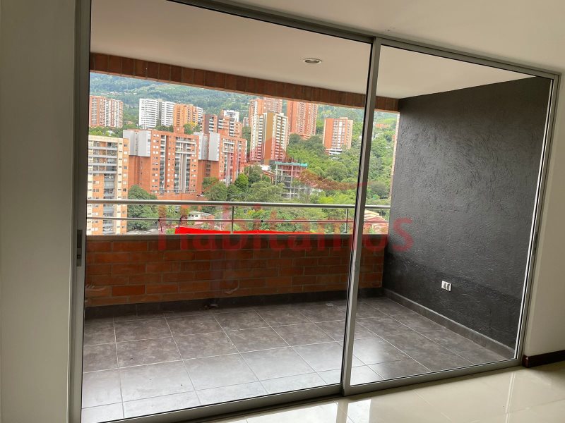 Apartamento en arriendo en Cumbres, Envigado · foto 2 de 14