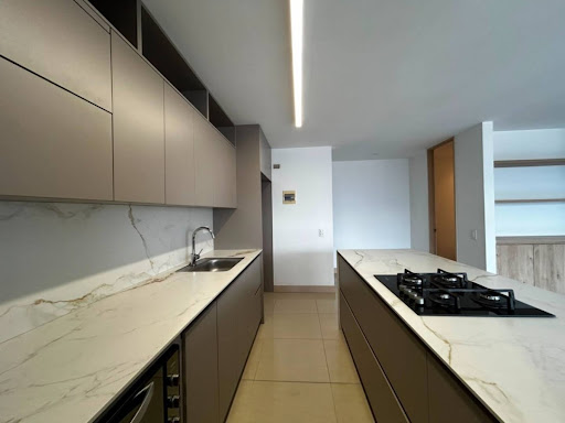 Apartamento en arriendo en Castropol, Medellín · foto 3 de 21