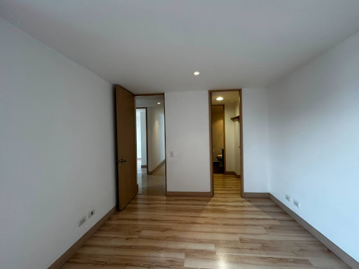 Apartamento en arriendo en Castropol, Medellín · foto 9 de 21