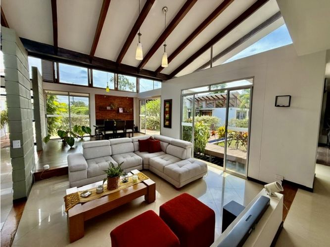 Casa de 3 alcobas en venta en Las Mercedes, Jamundí, 409 m² · foto 2 de 24