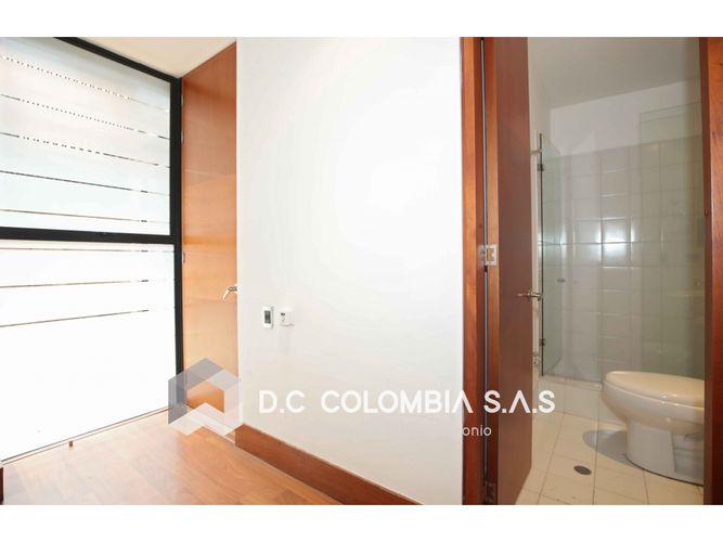 Apartamento de 2 alcobas en venta en El Refugio, Bogotá, 239 m² · foto 4 de 5
