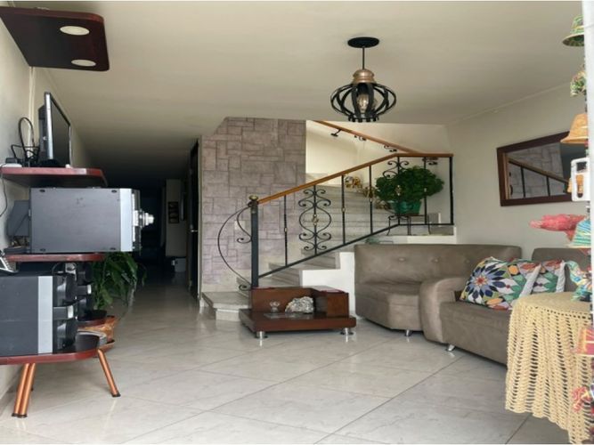 Casa de 3 alcobas en venta en Monteclaro, Medellín, 59 m² · foto 2 de 20