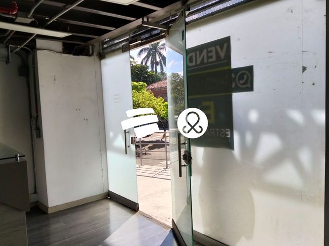 Local en venta en El Chagualo, Medellín, 145 m² · foto 2 de 14