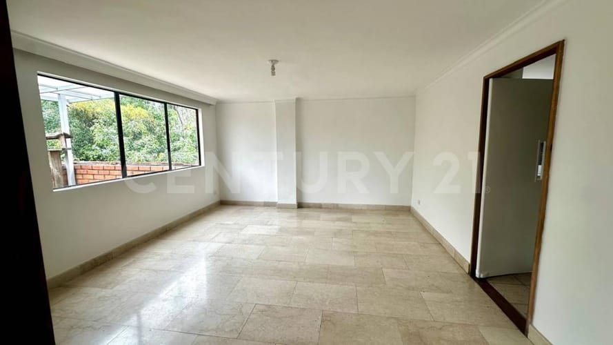 Apartamento de 4 alcobas en venta en El Poblado, Medellín, 260 m² · foto 2 de 22