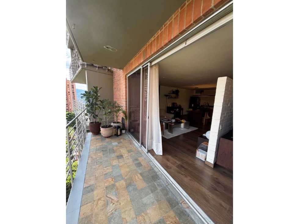 1BR Apartment in El tesoro (80 m²)