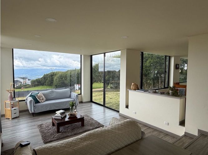 Casa de 4 alcobas en venta en Yerbabuena, Sopó, 260 m² · foto 2 de 23