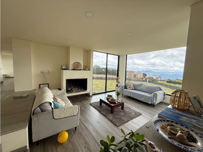 Casa de 4 alcobas en venta en Yerbabuena, Sopó, 260 m² · foto 5 de 23